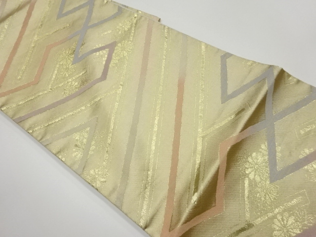 リサイクル　紗綾形に菊模様織出し袋帯